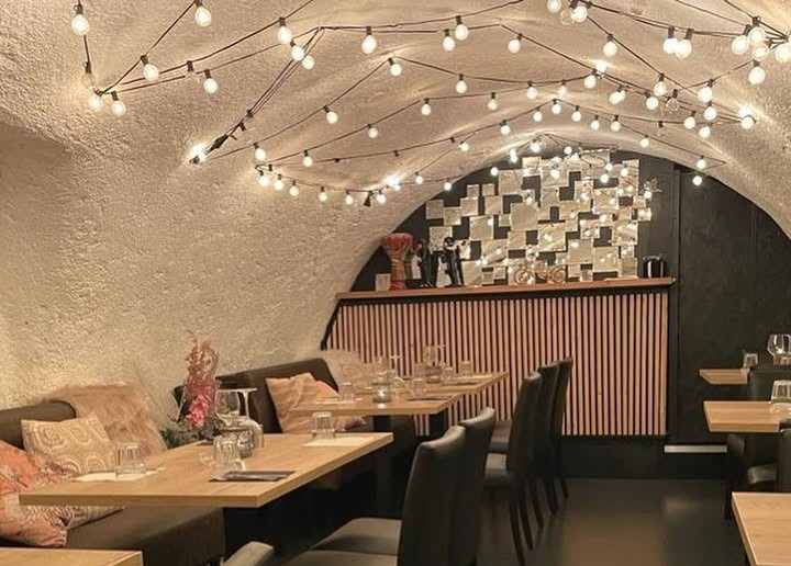 Intérieur chaleureux du restaurant Ô Palais Araméen